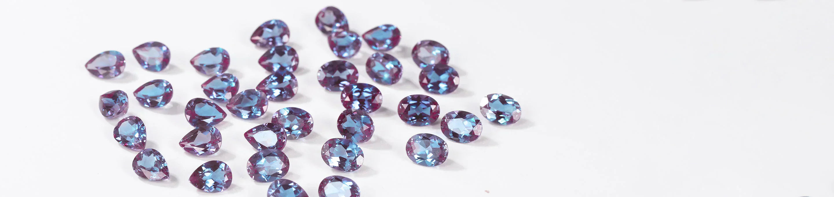 Alexandrite: The Magic Gemstone That Witnesses Love's Color Change