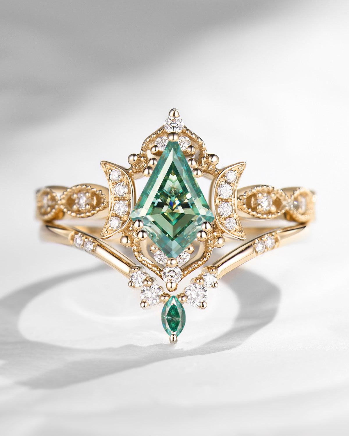 Crescent Moon | Kite Cut Unique Green Moissanite Engagement Ring Set 2pcs - Luna