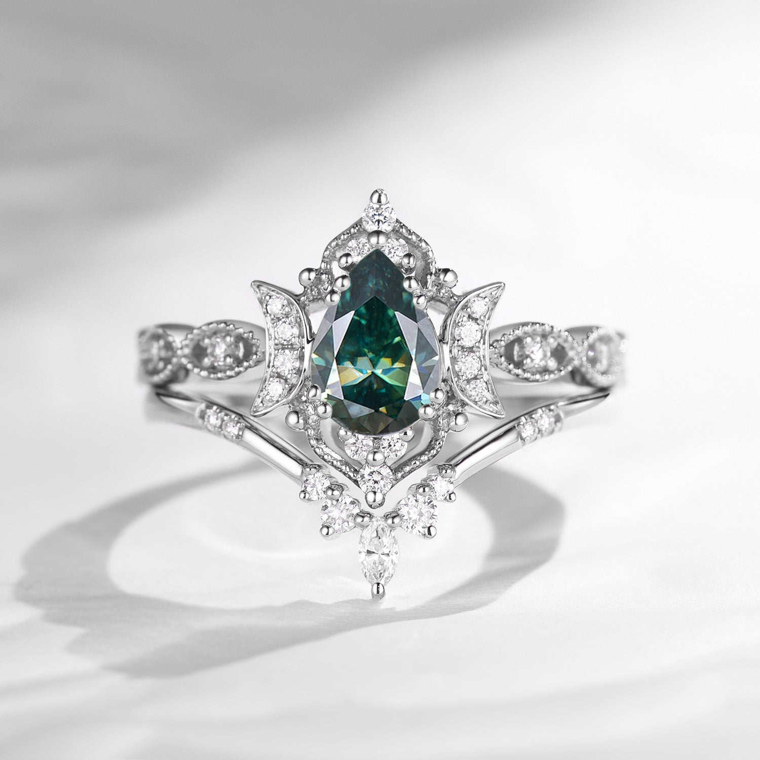 Crescent Moon | Pear Cut Green Moissanite Engagement Ring sets 2pcs - Luna