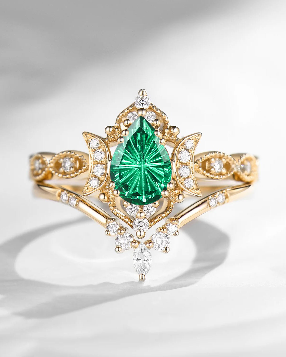 Crescent Moon | Fantasy Cut Pear Emerald Engagement Ring Set 2pcs - Luna