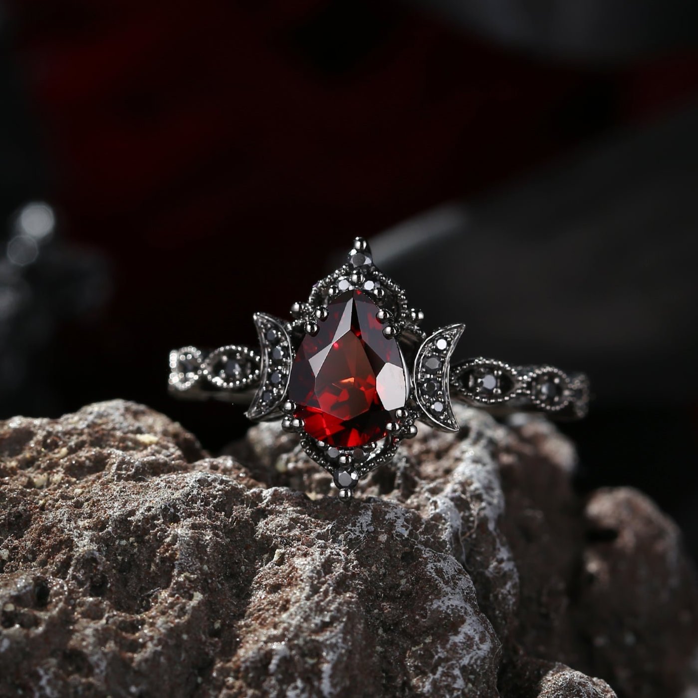 Crescent Moon | Unique Garnet Black Gold Engagement Ring In Pear Shape - Eclipse