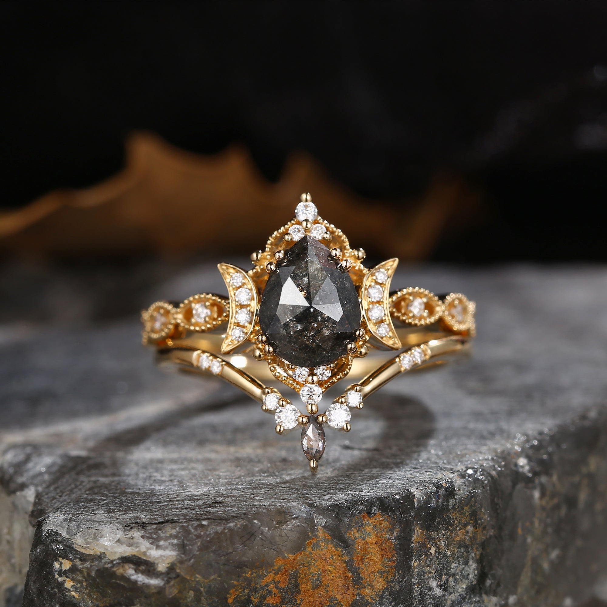 Crescent Moon | Pear Shaped Salt and Pepper Diamond Engagement Ring Set 2pcs - Luna