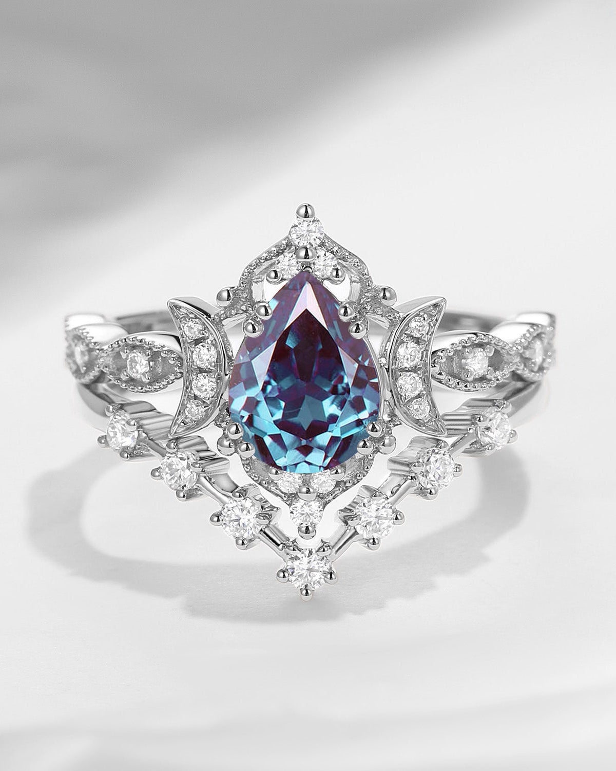 Crescent Moon | Pear Cut Lab Alexandrite Galaxy Engagement Ring Set 2PCS 18K
