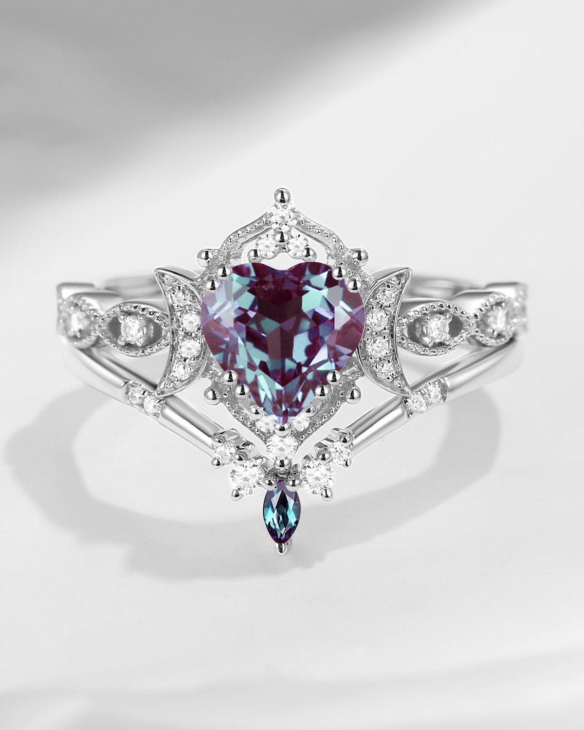Crescent Moon | 1.5ct 18K Heart Shaped Lab Alexandrite Engagement Ring Set 2pcs