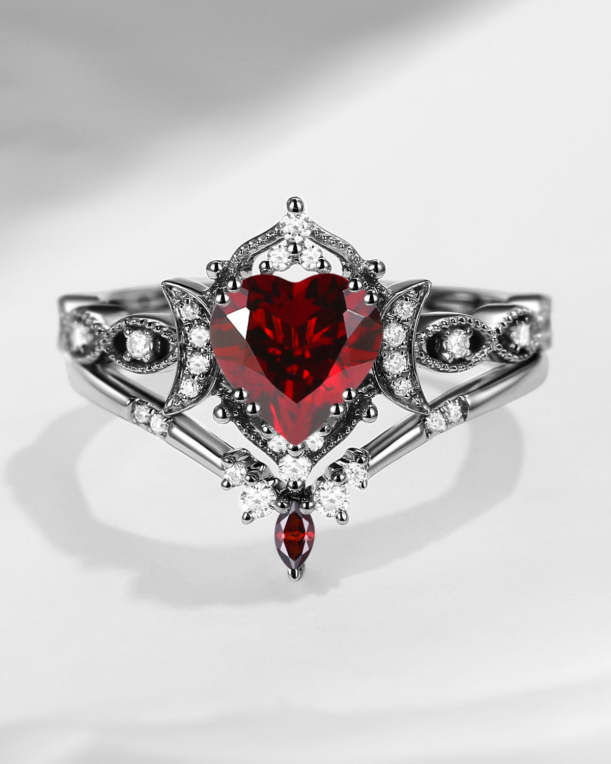 Crescent Moon | 18K Heart Shaped Garnet Engagement Ring Set 2pcs - Luna