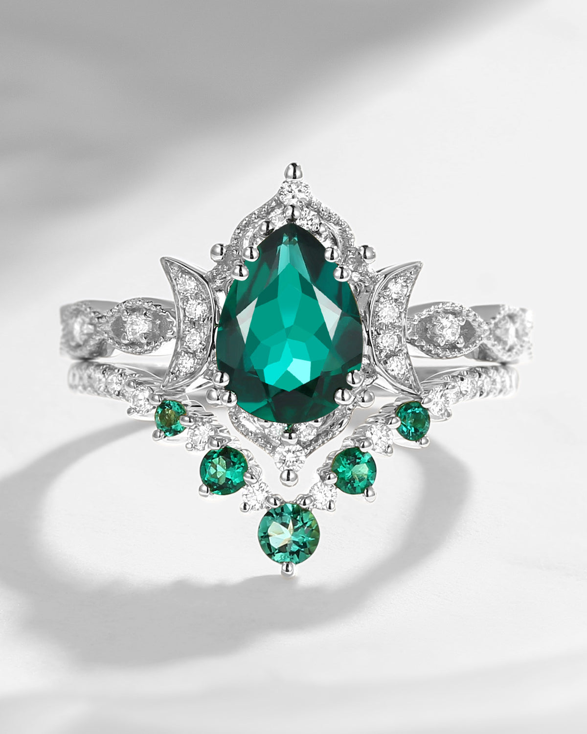 Crescent Moon | Pear Cut Lab Emerald Engagement Ring Set 2PCS 18K