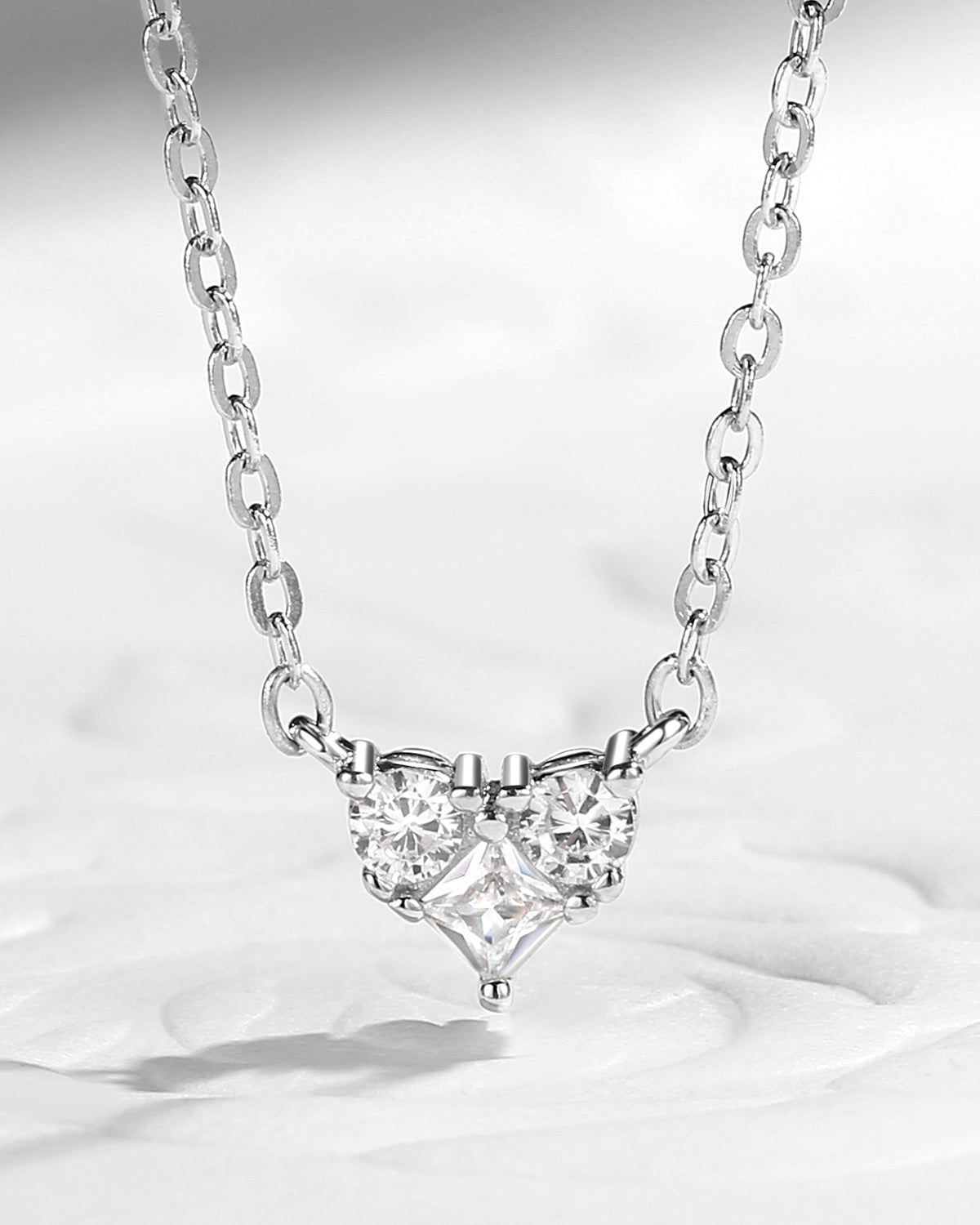 Three Stones Delicate Jewelry Heart Shaped Moissanite Necklace