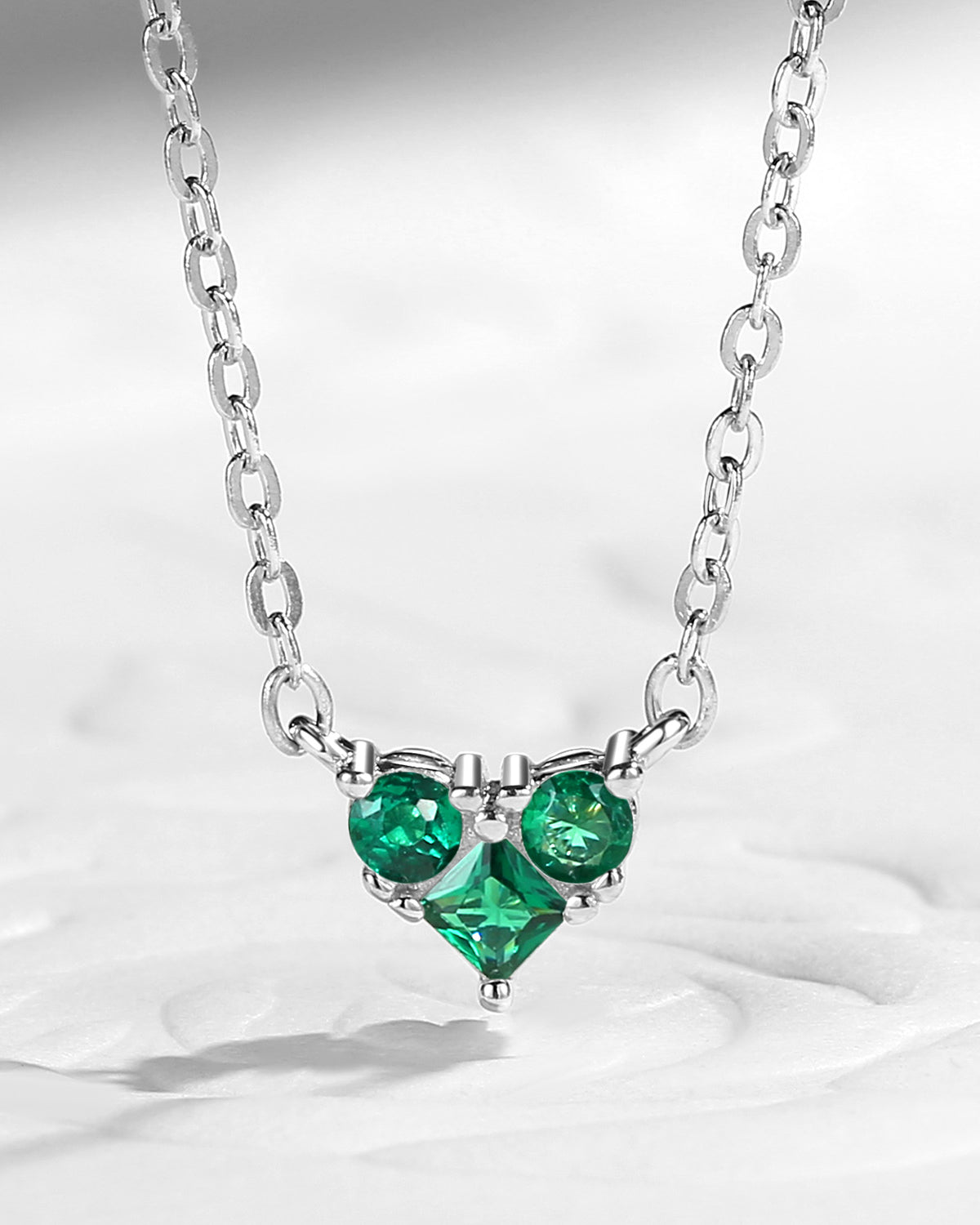 Three Stones Delicate Jewelry Heart Shaped Lab Emerald Necklace