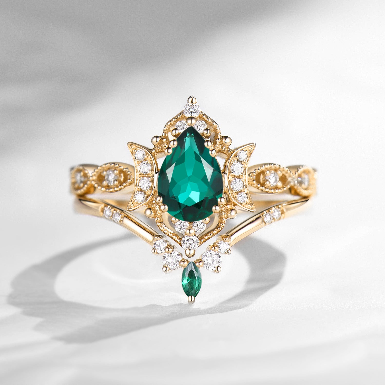 Crescent Moon | 18K Pear Shaped Lab Emerald Engagement Ring Set 2pcs - Luna