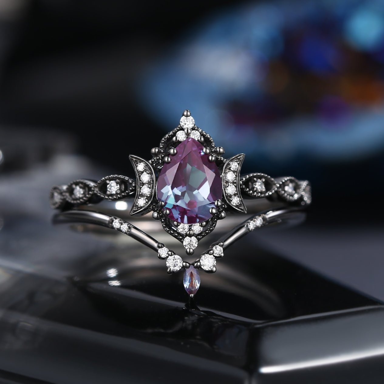 Crescent Moon | Unique Lab Alexandrite Black Gold Engagement Ring Set 2PCS - Luna