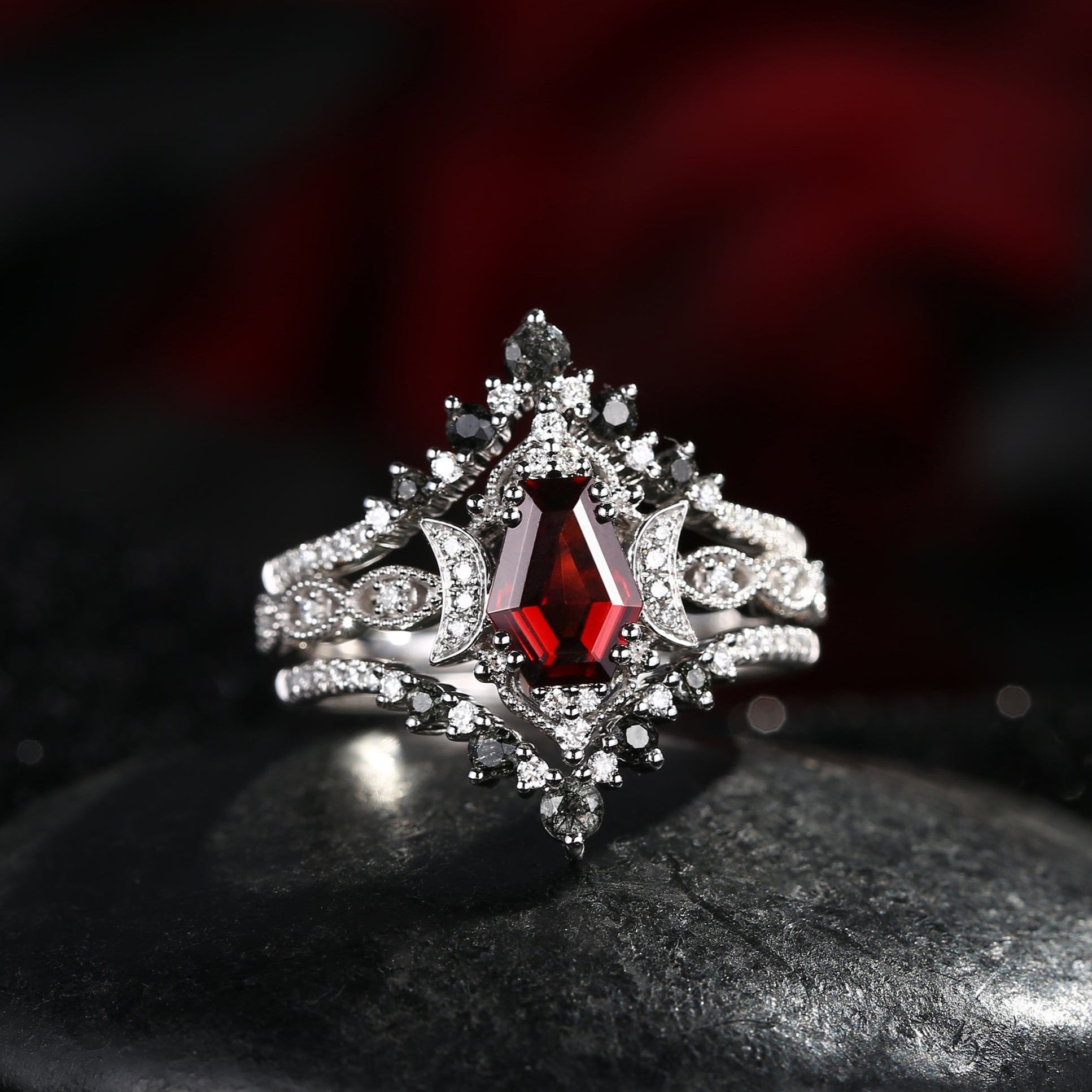 Crescent Moon | Coffin Garnet Engagement Ring 3pcs 18k - Till Death Do Us Apart