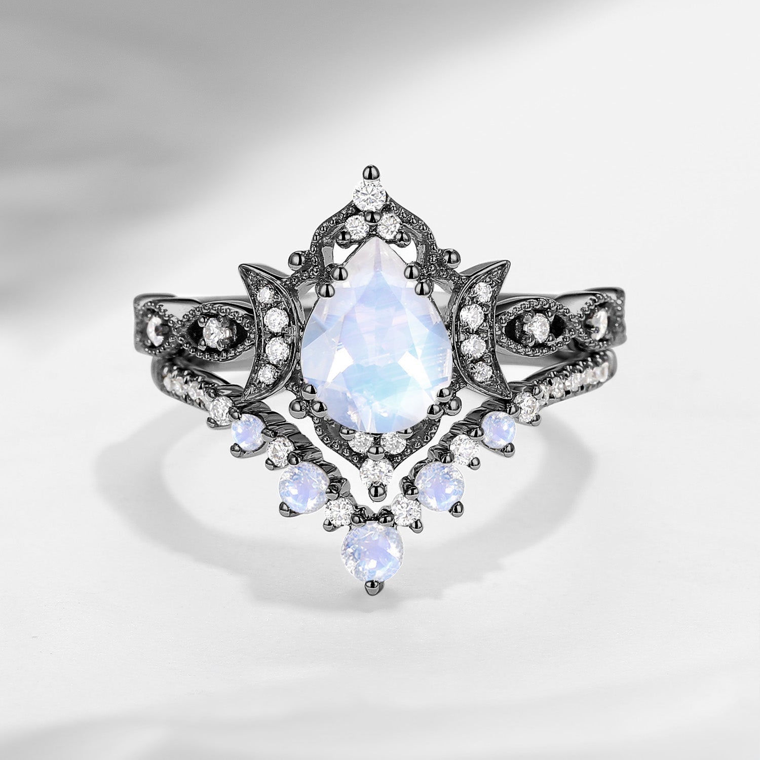 高品質ムーンストーン貔貅No.1563 Crescent Moon | Pear Cut Moonstone Engagement Ring Set 2PCS