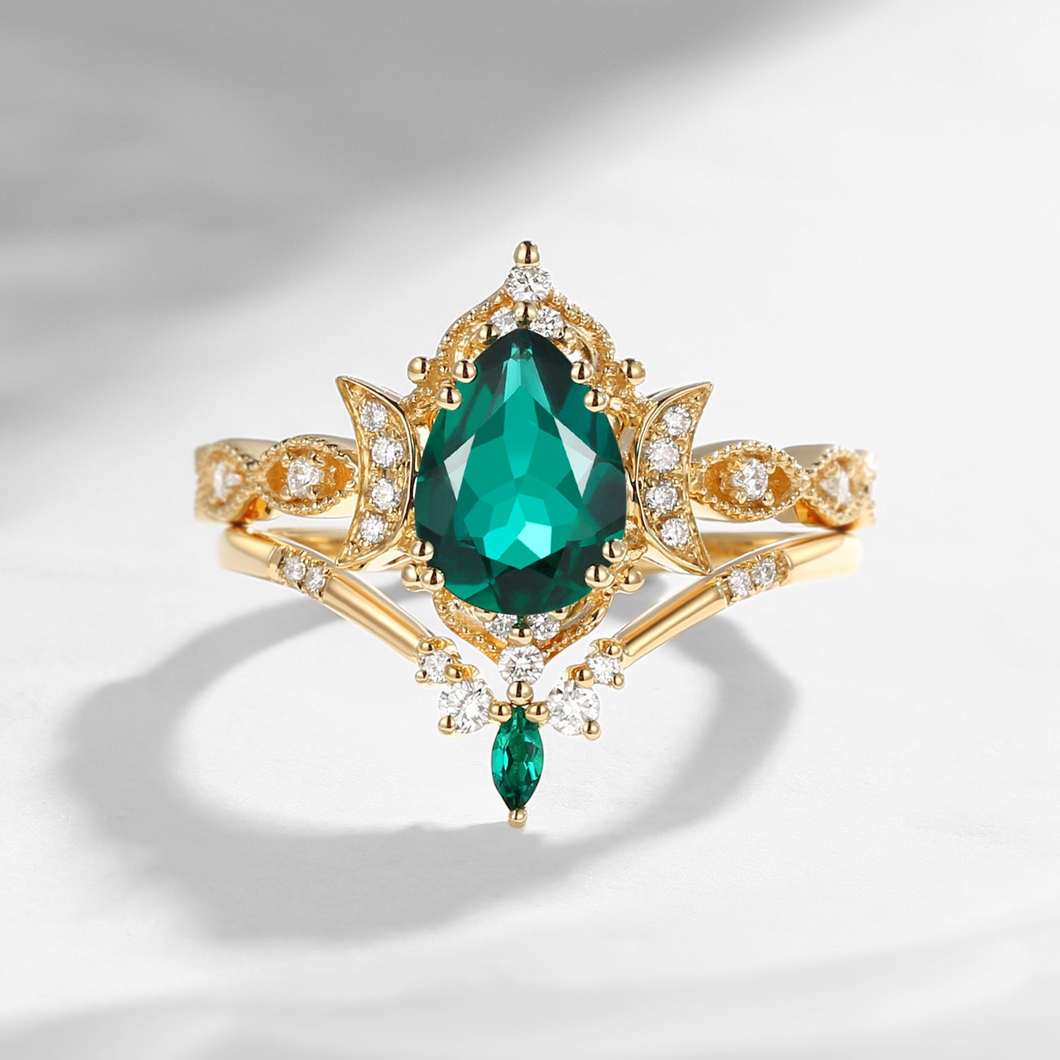 Crescent Moon | 18K Pear Shaped Lab Emerald Engagement Ring Set 2pcs - Luna