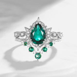 Crescent Moon | Pear Cut Lab Emerald Engagement Ring Set 2PCS 18K